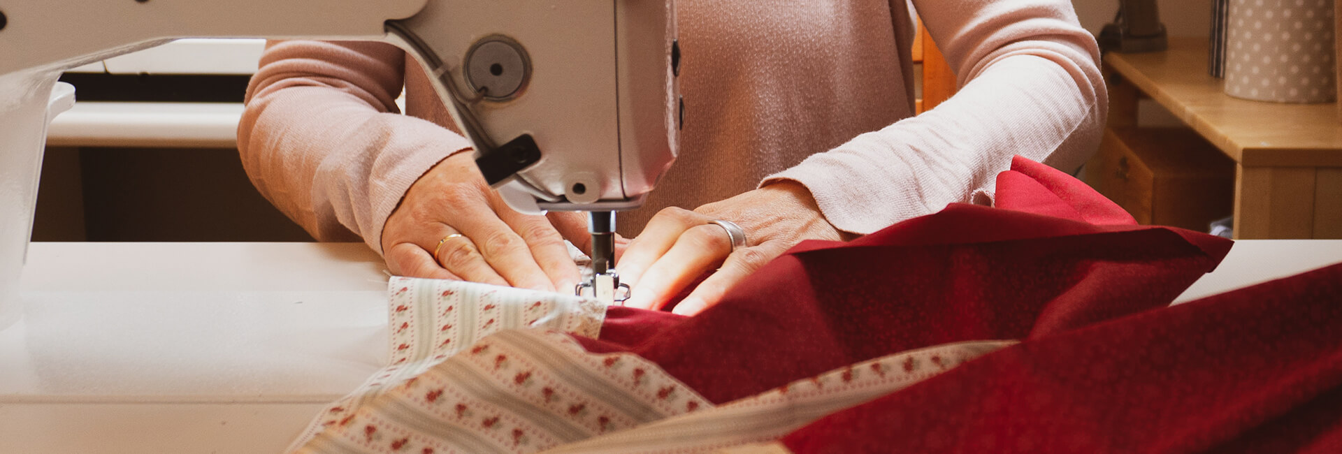Meine Arbeit - An der Nähmaschine